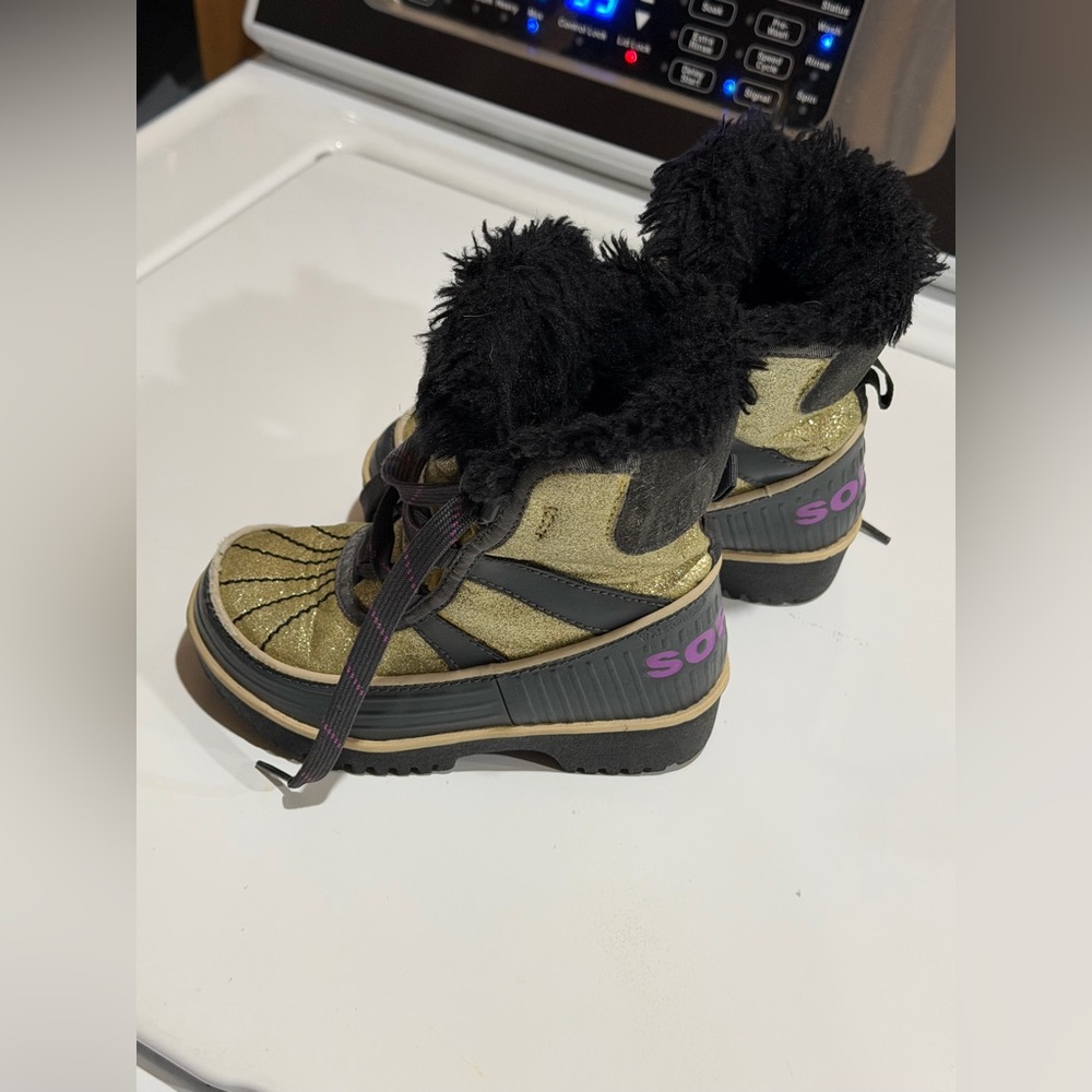 Sorel Tivoli II Girls Snow Winter Boots Size 10 Gold Glitter Waterproof Faux Fur